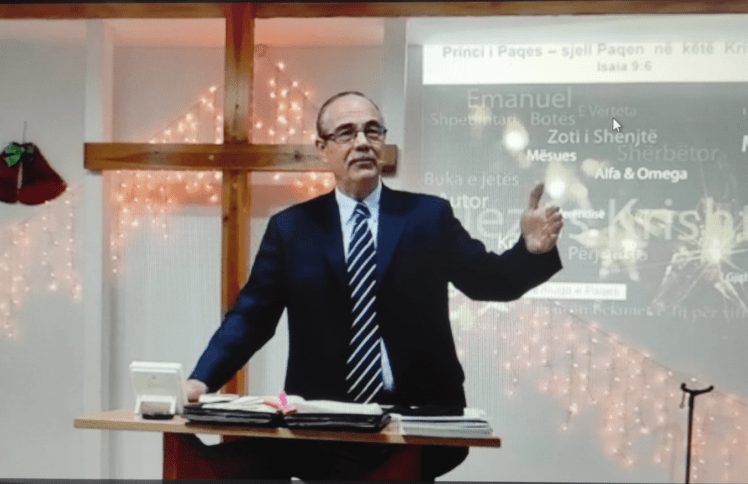 无线电专家多斯蒂:留守在“废除上帝”的国家