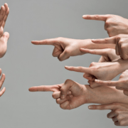 不再论断:走通那条从敌意到怜悯的路