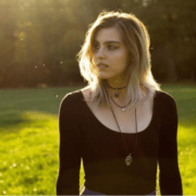 占星家安吉拉：我是个结，却想把自己解开