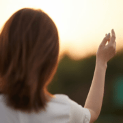 走出淫乱之家，不再仇恨父亲