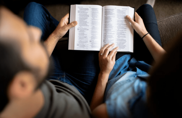 在第四段婚姻里，“我们是一起传福音的同工”