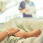 照顾瘫痪在床的丈夫40年