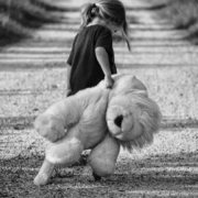 被生父、养父、继父抛弃的女儿:我想知道我是谁?