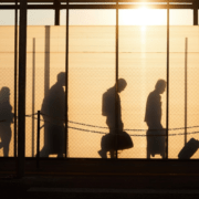 儿子离世，我走进一百多位小人物的大故事里