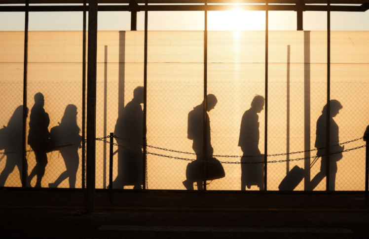 儿子离世，我走进一百多位小人物的大故事里