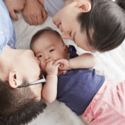 走出同性恋的挣扎，如今我有了自己的孩子