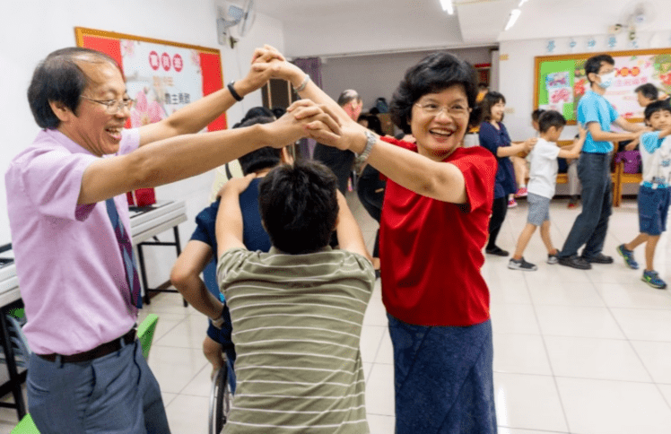 藉着严重脑伤的女儿,我走进万千特殊儿家庭