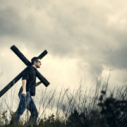 逃命、卖命与舍命